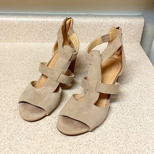 Clarks Nude Suede Sandal Size 7.5